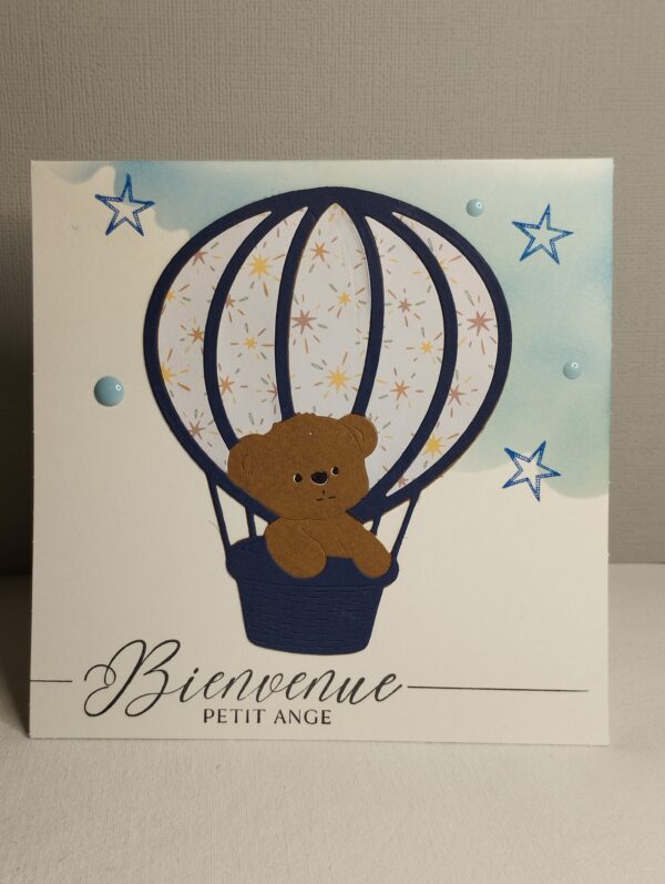 Petit ours en montgolfière