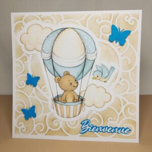 Petit ours en montgolfière bleu